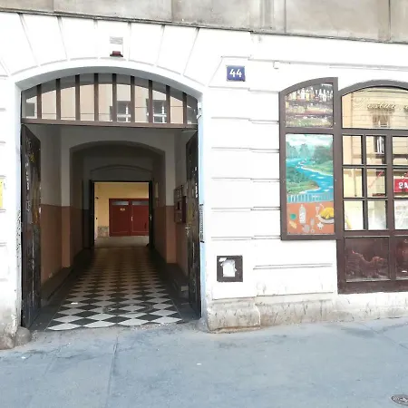 Apartments House Seifertova Vendégház Prága