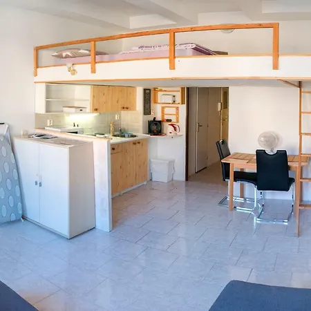 Apartments House Seifertova Guest house 3*