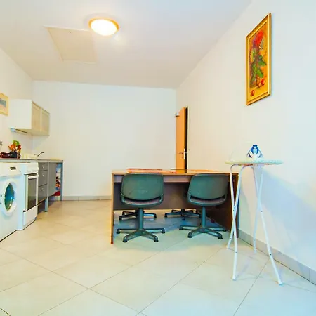 Gasthuis Apartments House Seifertova 3*